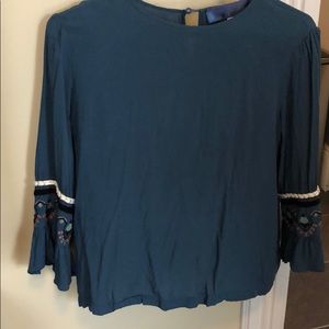 blouse with quarter length sleeves